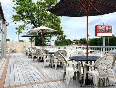 Howard Johnson Inn Fargo Nd Restaurant photo